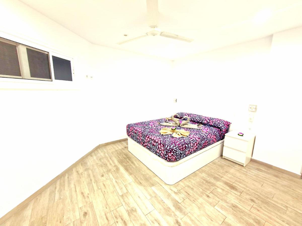 Luxury San Marino Apartment & Pool View ลอส กริสเตียนอส ภายนอก รูปภาพ